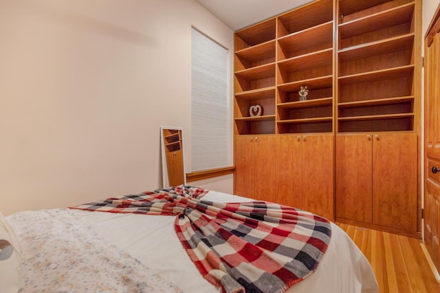 3809 N Kenmore Ave, Chicago, IL 60613 - bedroom with light wood-style floors