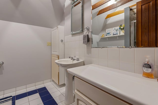 3809 N Kenmore Ave, Chicago, IL 60613 - bathroom featuring tile patterned floors, tile walls, and tasteful backsplash