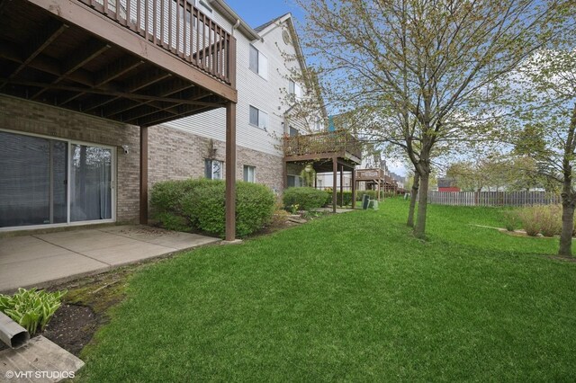 684 Diamond Pointe Dr, Mundelein, IL 60060 - view of green lawn featuring a wooden deck