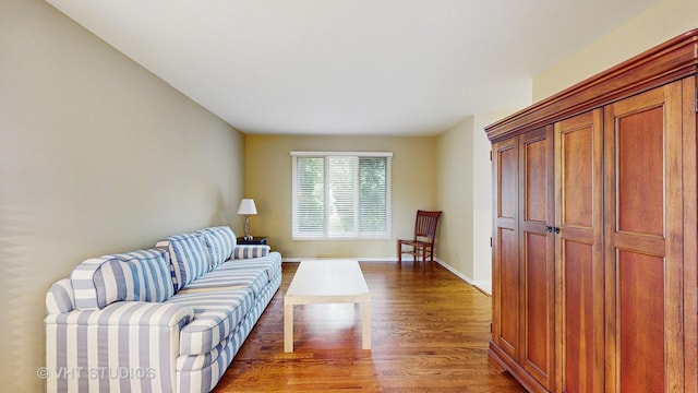190 Washo Ct, Lake Zurich, IL 60047 - living room with wood finished floors and baseboards