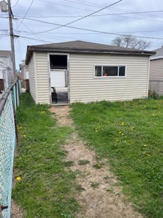 7502 W 64th St, Summit, IL 60501 - view of outdoor structure featuring an outdoor structure