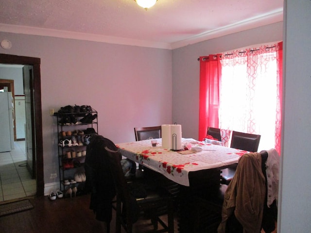 1525 Gunderson Ave, Berwyn, IL 60402 - dining space with ornamental molding