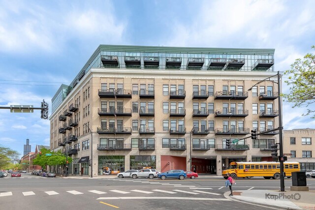 view of apartment building / complex