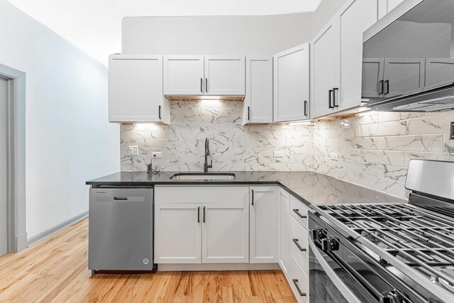 6602 S Marquette Ave, Chicago, IL 60637 - kitchen with appliances with stainless steel finishes, a sink, backsplash, and white cabinets