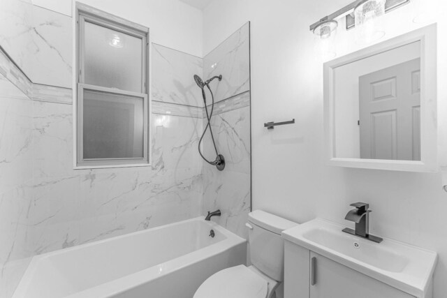 6602 S Marquette Ave, Chicago, IL 60637 - full bath featuring toilet, bathing tub / shower combination, and vanity