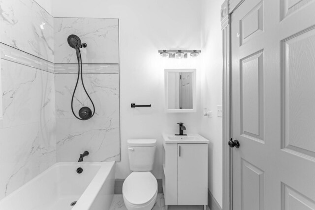 6602 S Marquette Ave, Chicago, IL 60637 - full bath with toilet, vanity, and shower / bath combination