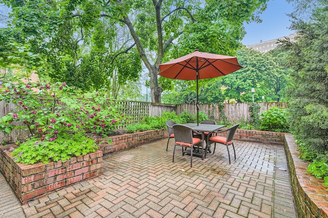 2153 N Sedgwick St, Chicago, IL 60614 - fenced backyard with a patio area and outdoor dining space