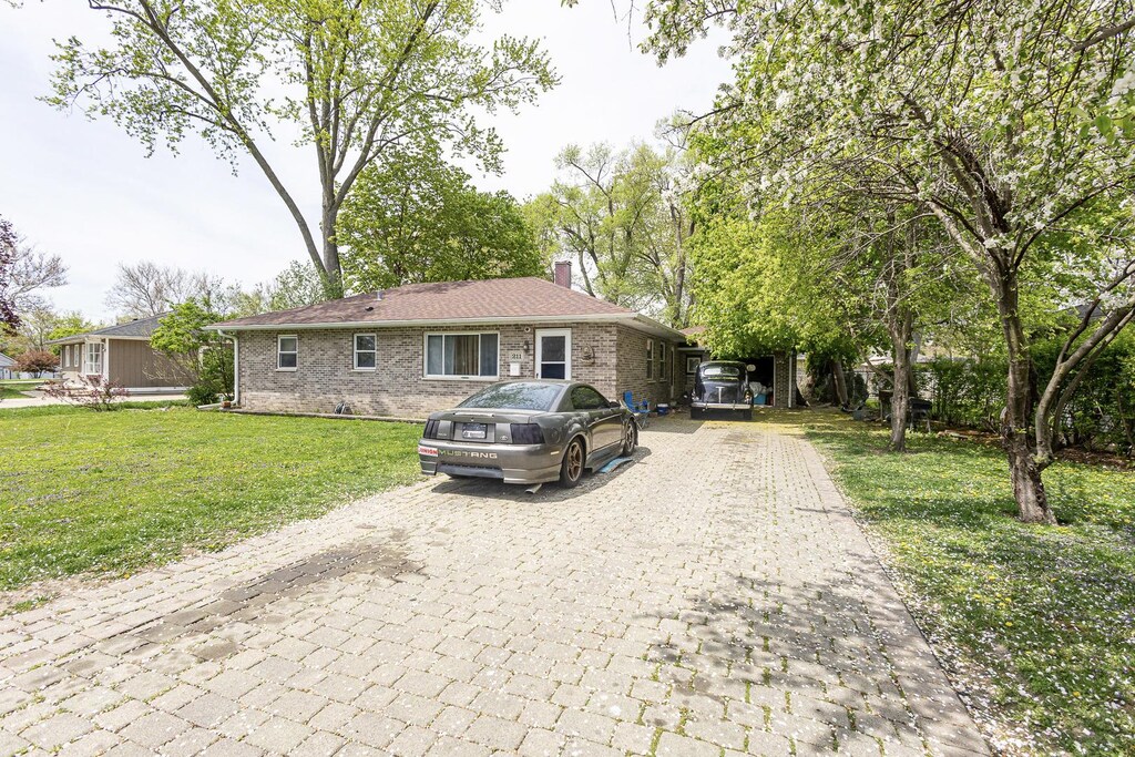 211 Tee Rd, Carpentersville, IL 60110 - photo 1