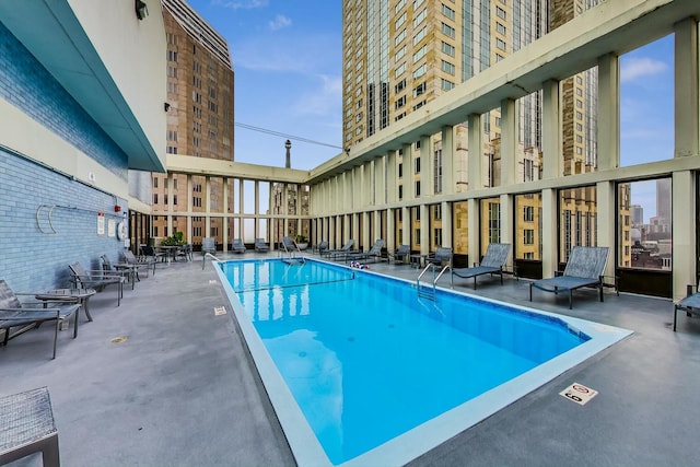 100 E Walton St Unit 25F, Chicago, IL 60611 - view of community pool