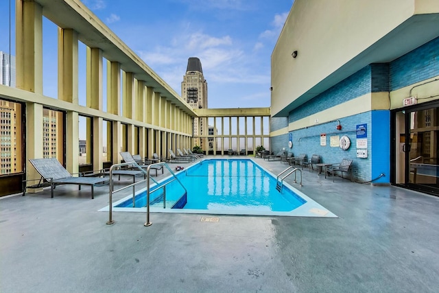 100 E Walton St Unit 25F, Chicago, IL 60611 - community pool with a patio area