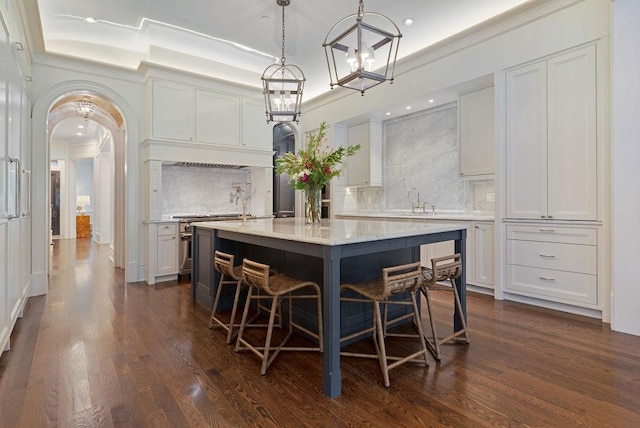 1534 N Dearborn Pkwy, Chicago, IL 60610 - kitchen featuring a breakfast bar area, tasteful backsplash, white cabinetry, crown molding, and recessed lighting