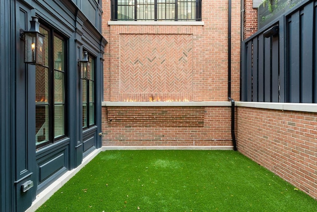 1534 N Dearborn Pkwy, Chicago, IL 60610 - view of yard