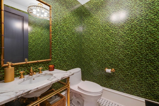 1534 N Dearborn Pkwy, Chicago, IL 60610 - half bath featuring toilet, vanity, and wallpapered walls