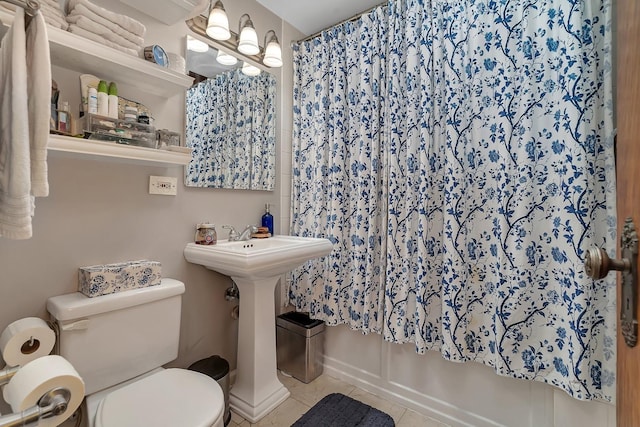 2540 N Sacramento Ave Unit 1, Chicago, IL 60647 - full bath featuring tile patterned flooring and shower / bath combo