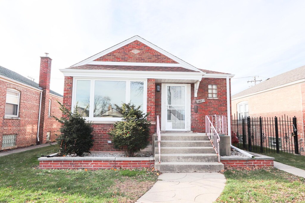 8914 S Cornell Ave, Chicago, IL 60617 - photo 1
