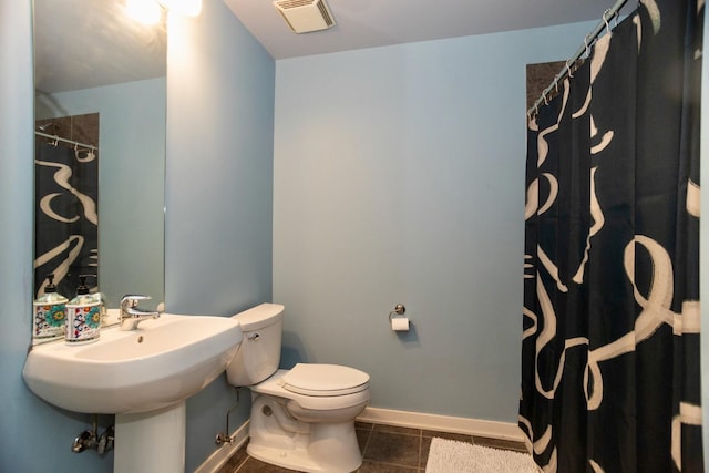 full bath featuring toilet, baseboards, tile patterned flooring, and a shower with shower curtain