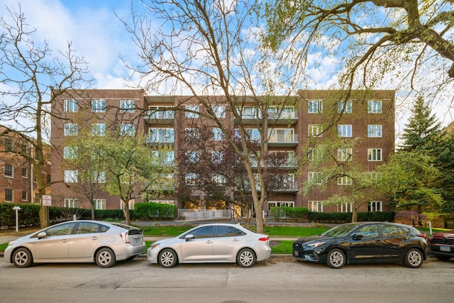 view of apartment building / complex