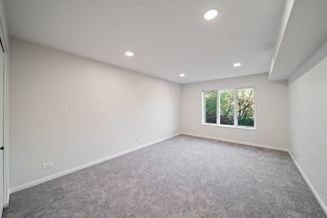 carpeted spare room featuring recessed lighting and baseboards