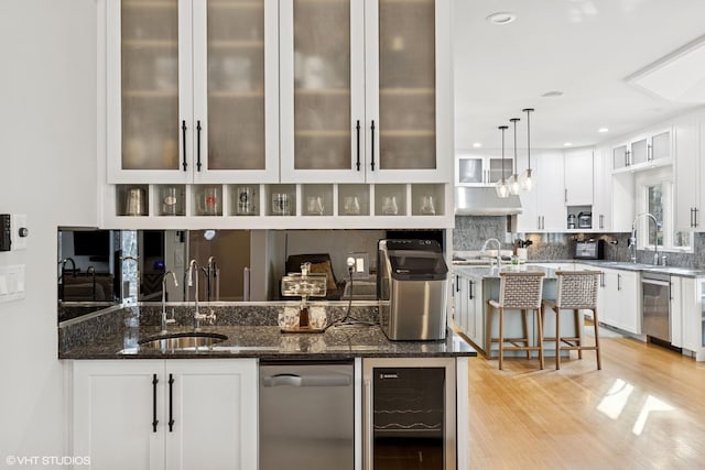 20662 Francisca Way, Frankfort, IL 60423 - indoor wet bar featuring wine cooler, stainless steel dishwasher, tasteful backsplash, light wood-style flooring, and decorative light fixtures