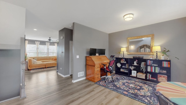 living area featuring wood finished floors, recessed lighting, baseboards, and a ceiling fan