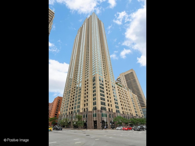 33 W Ontario St Unit 58E, Chicago, IL 60654 - view of building exterior
