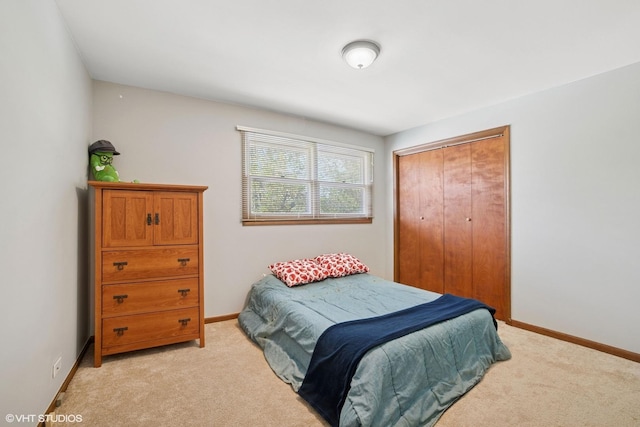 86 Brookside Dr, Elgin, IL 60123 - bedroom featuring light carpet, a closet, and baseboards