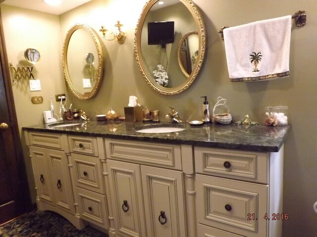 bathroom with vanity