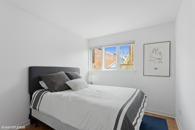1747 N Fern Ct, Chicago, IL 60614 - bedroom with baseboards