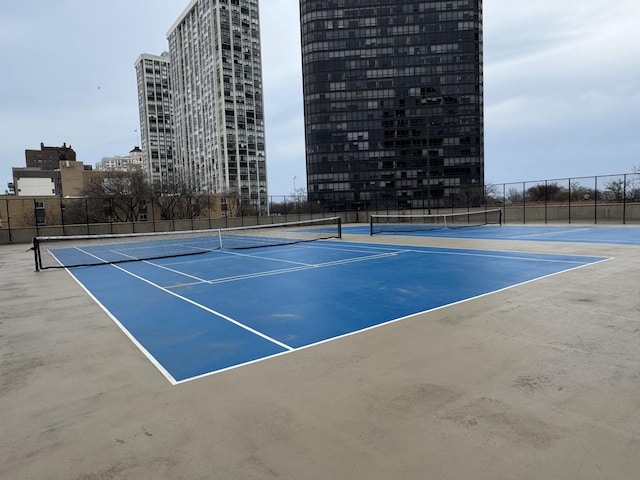 5320 N Sheridan Rd Unit 1007, Chicago, IL 60640 - view of tennis court with fence and a city view