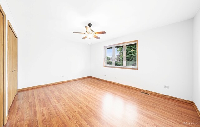 16052 Eagle Ridge Dr, Tinley Park, IL 60477 - unfurnished bedroom featuring light wood-style floors, baseboards, a closet, and ceiling fan