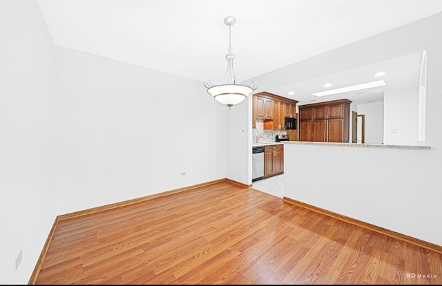 16052 Eagle Ridge Dr, Tinley Park, IL 60477 - unfurnished living room featuring light wood-style floors, recessed lighting, baseboards, and a sink