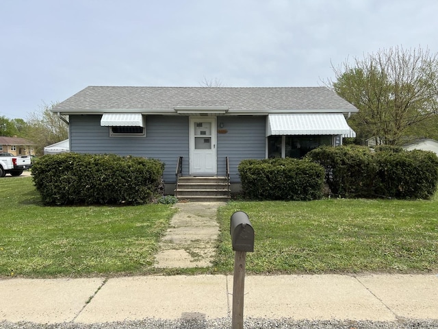 1112 1st Ave, Ottawa, IL 61350 - view of front facade featuring a front yard and roof with shingles
