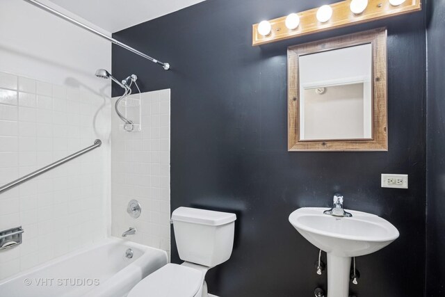 530 Devonshire Ln Unit 12, Crystal Lake, IL 60014 - bathroom featuring toilet and shower / bathtub combination