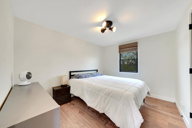 1324 Elmhurst Ln, Schaumburg, IL 60194 - bedroom featuring light wood-style floors and baseboards