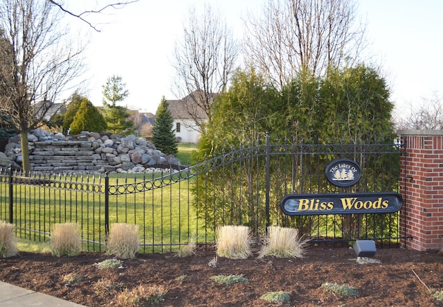 view of community / neighborhood sign