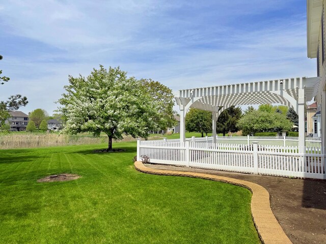 view of yard featuring a pergola