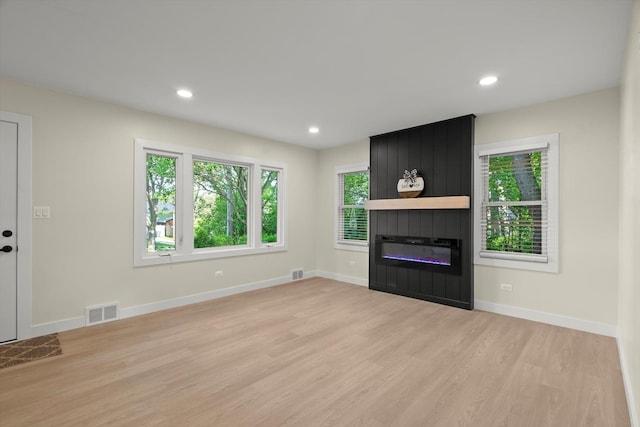 250 N Oak St, Palatine, IL 60067 - unfurnished living room featuring light wood-style floors, a large fireplace, baseboards, and recessed lighting
