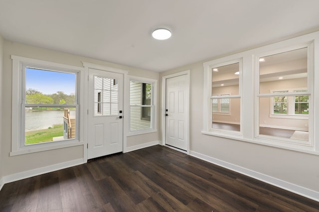 entrance foyer featuring baseboards, dark wood-type flooring, healthy amount of natural light, and recessed lighting