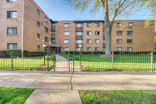 view of apartment building / complex