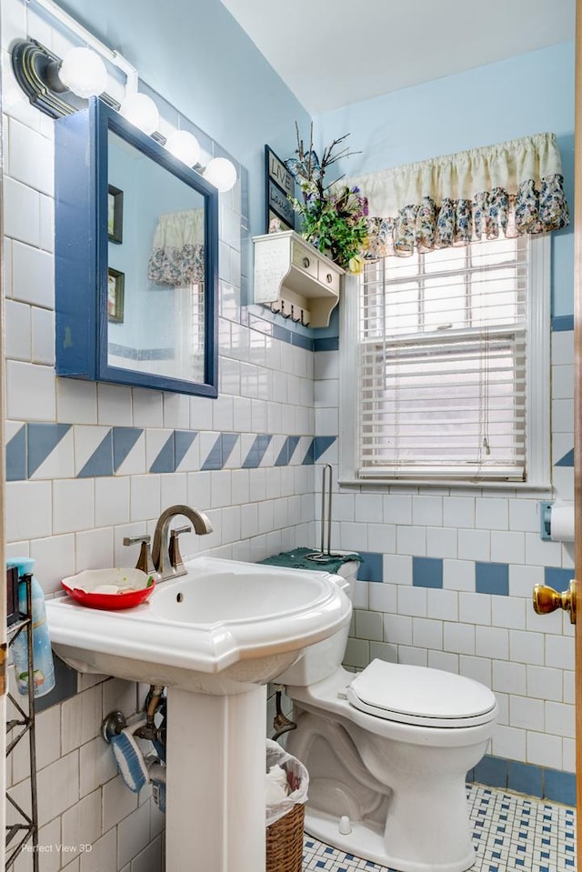 9245 S Justine St, Chicago, IL 60620 - bathroom featuring tile walls, toilet, tile patterned flooring, and tasteful backsplash