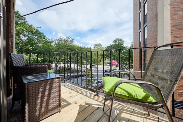 213 W Wisconsin St, Chicago, IL 60614 - view of balcony