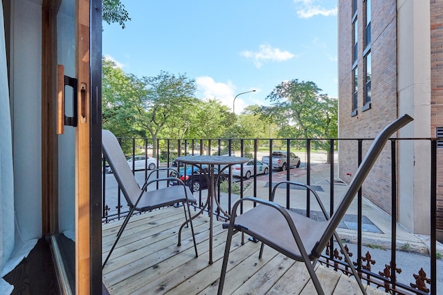 213 W Wisconsin St, Chicago, IL 60614 - view of balcony