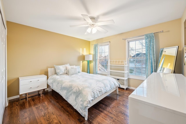 bedroom featuring dark wood-style flooring, baseboards, and ceiling fan