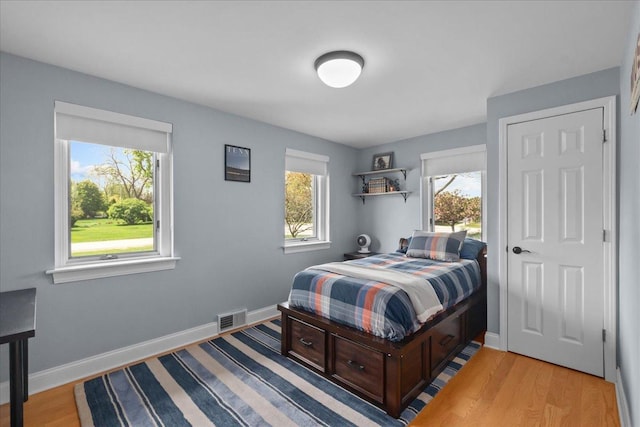 208 N Pkwy, Prospect Heights, IL 60070 - bedroom with light wood-type flooring and baseboards