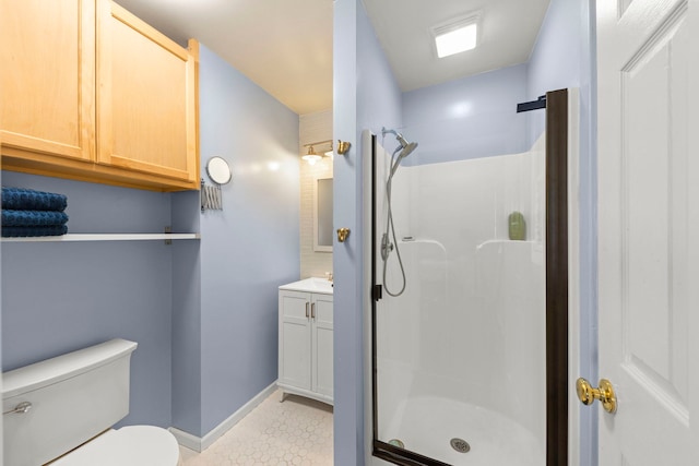 1984 Nottingham Ln, Wheaton, IL 60189 - full bathroom with a shower stall, toilet, vanity, and baseboards