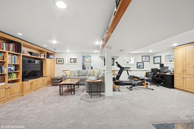 816 S Hamlin Ave, Park Ridge, IL 60068 - carpeted living area featuring a desk and recessed lighting