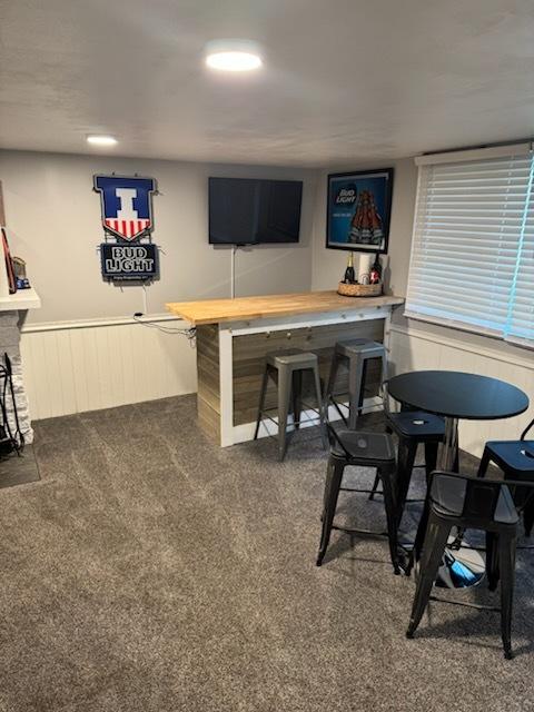 1415 Woodridge Dr, Danville, IL 61832 - bar area with carpet