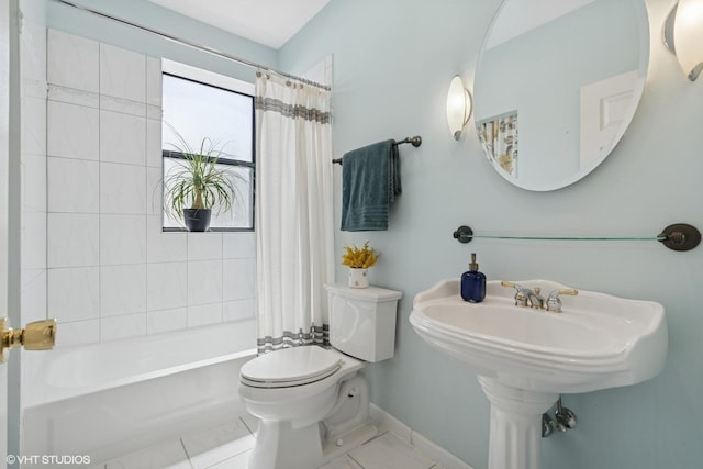 4817 N Fairfield Ave Unit 3, Chicago, IL 60625 - full bath featuring toilet, baseboards, and shower / bath combo with shower curtain