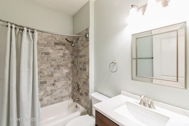 921 Eineke Blvd, Algonquin, IL 60102 - bathroom with shower / tub combo with curtain, toilet, and vanity