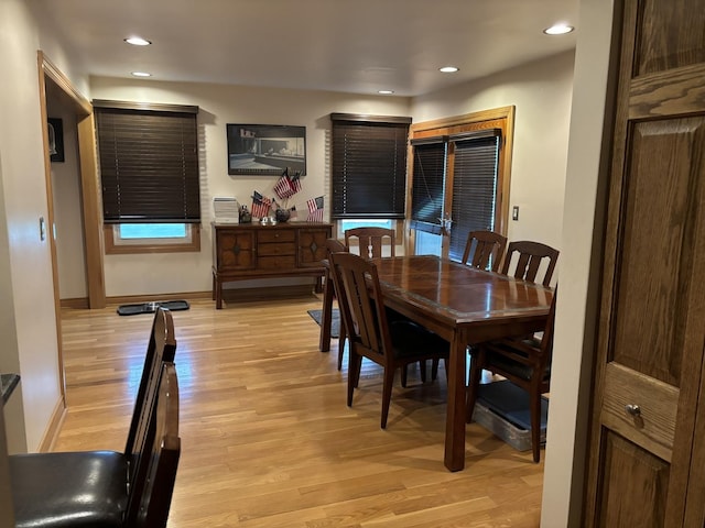 3991 Whispering Trails Dr, Hoffman Estates, IL 60192 - dining area featuring light wood-style floors, baseboards, and recessed lighting